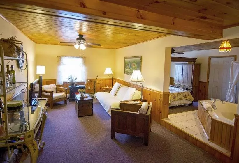 Hotelli Savannah House Wine Country Inn & Cottages