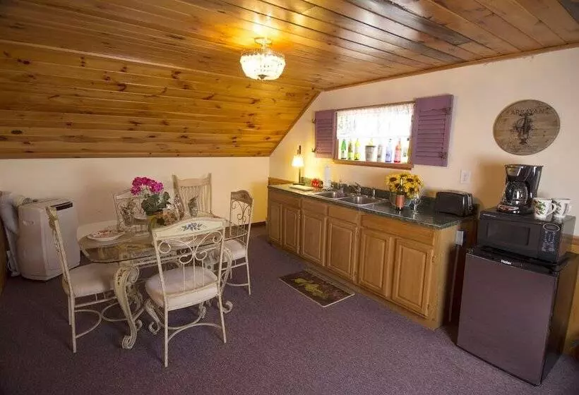 Hotelli Savannah House Wine Country Inn & Cottages