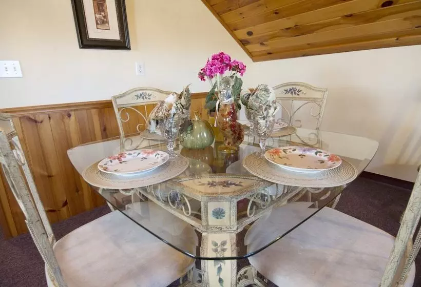 Hotelli Savannah House Wine Country Inn & Cottages