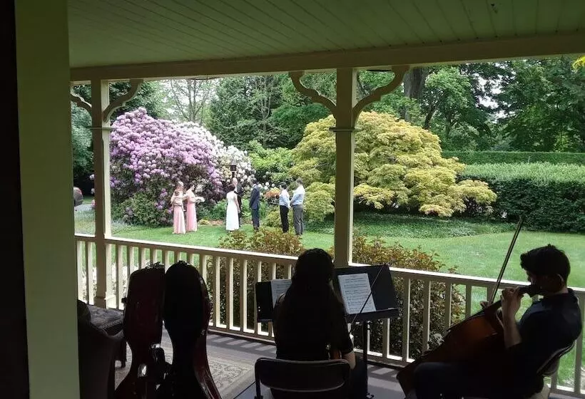 Ivy Lodge Bed & Breakfast