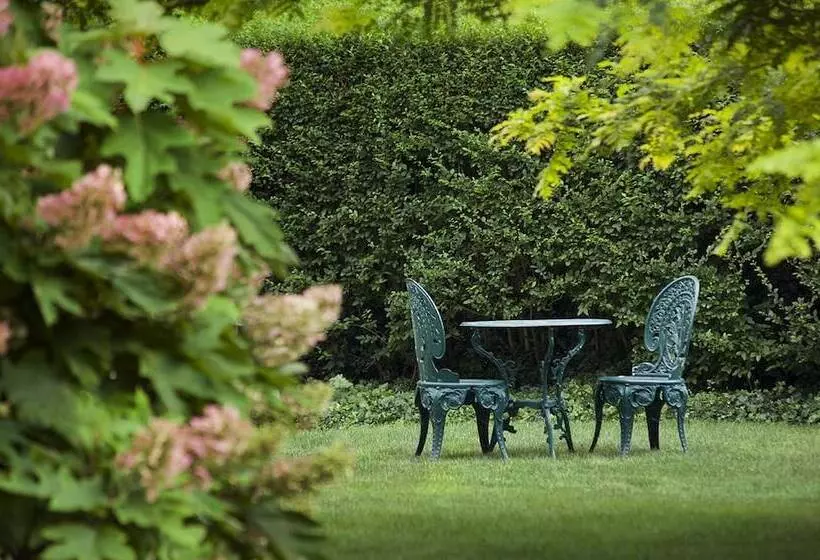 Ivy Lodge Bed & Breakfast