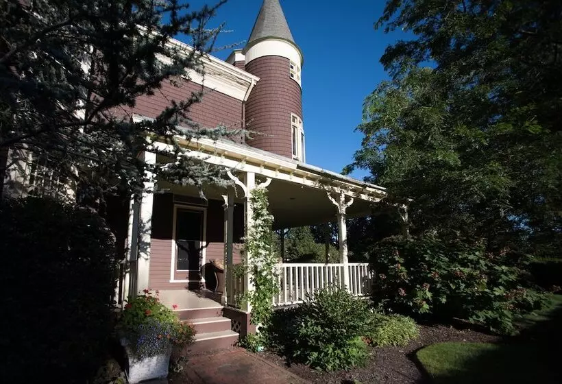 Ivy Lodge Bed & Breakfast