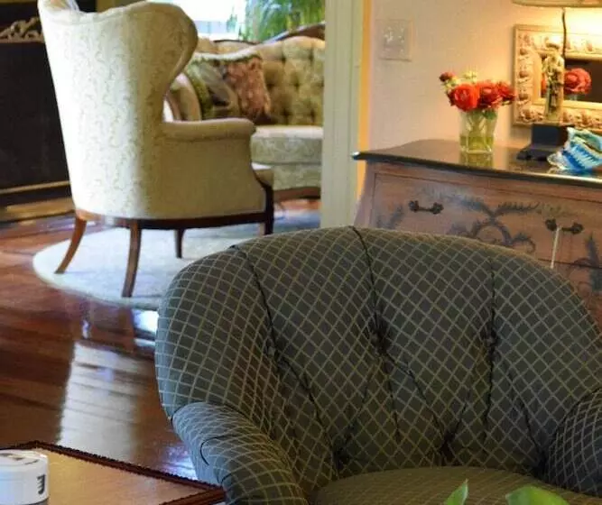 Ivy Lodge Bed & Breakfast