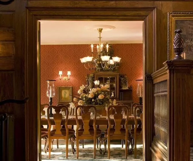Ivy Lodge Bed & Breakfast