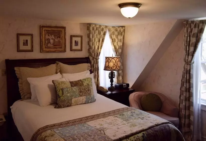 Ivy Lodge Bed & Breakfast