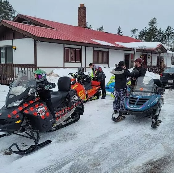 モーテル Lumberjack Inn