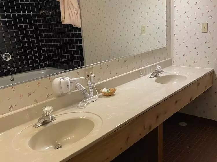 モーテル Lumberjack Inn