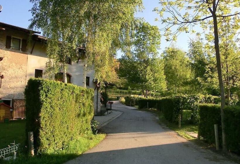 リゾートホテル Stura River Village Rafting