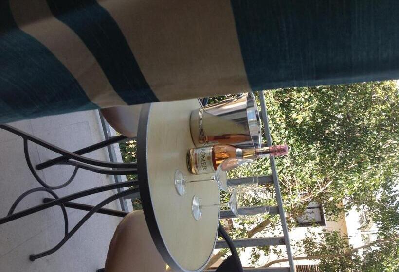 Alecos Hotel Apartments