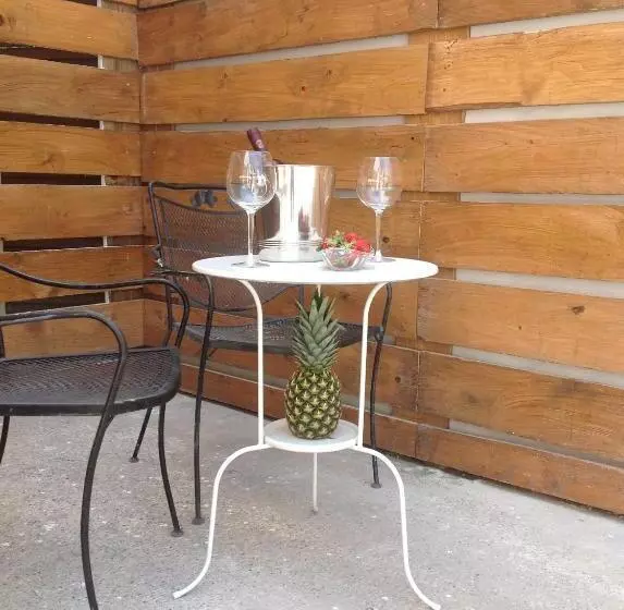 Alecos Hotel Apartments