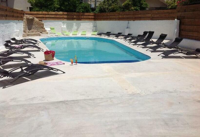 Alecos Hotel Apartments