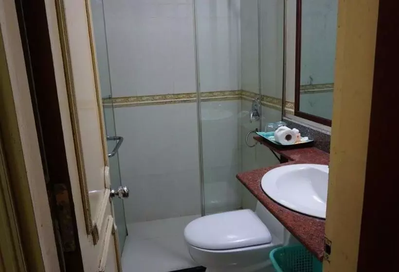 هاستل Hanoi Golden Moon Guest House & Travel