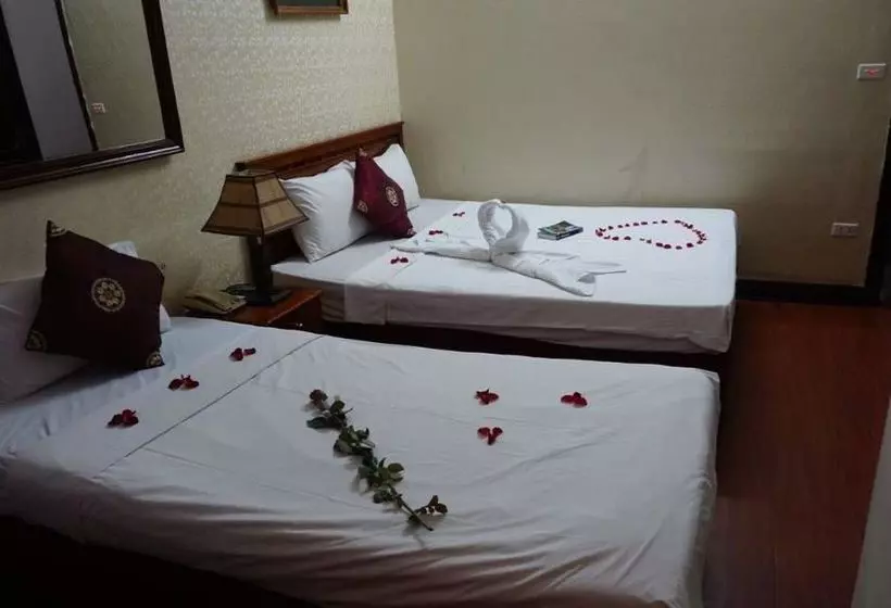 هاستل Hanoi Golden Moon Guest House & Travel