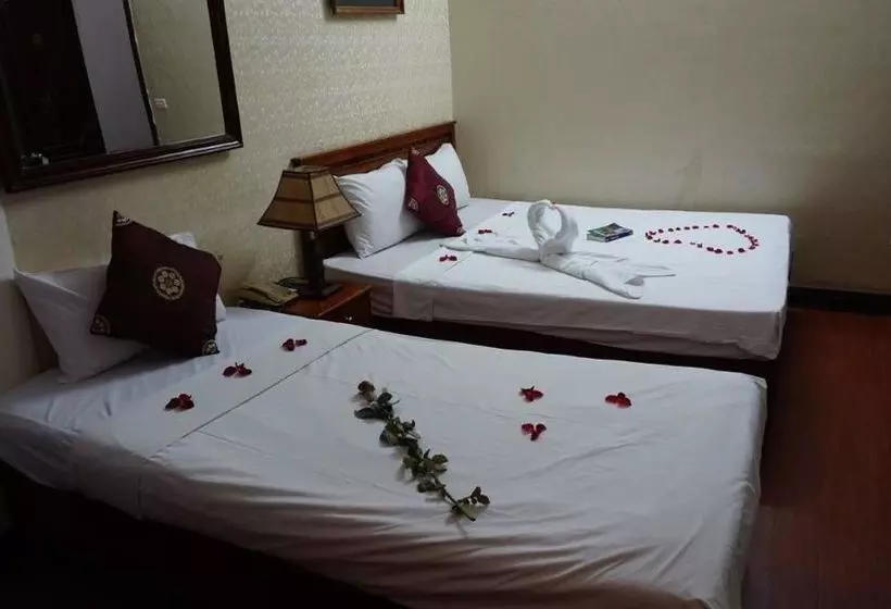 هاستل Hanoi Golden Moon Guest House & Travel