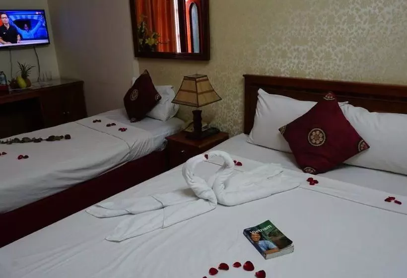 هاستل Hanoi Golden Moon Guest House & Travel