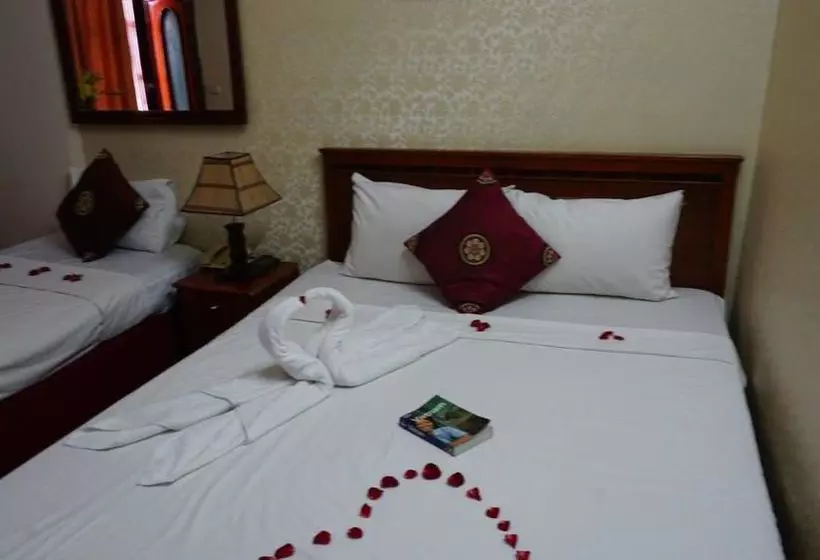 هاستل Hanoi Golden Moon Guest House & Travel