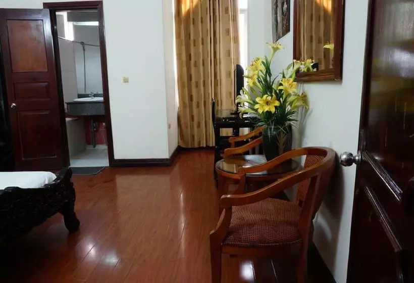 هاستل Hanoi Golden Moon Guest House & Travel
