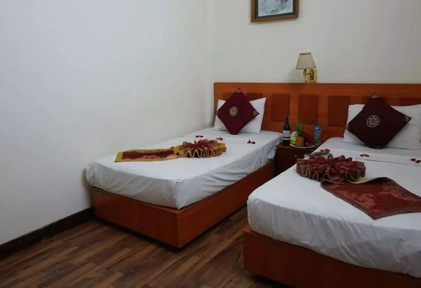 هاستل Hanoi Golden Moon Guest House & Travel