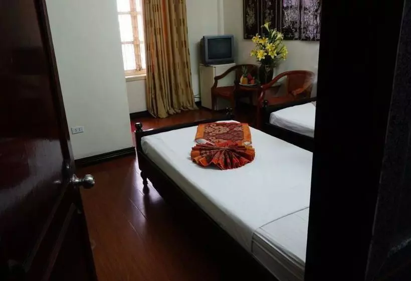 هاستل Hanoi Golden Moon Guest House & Travel