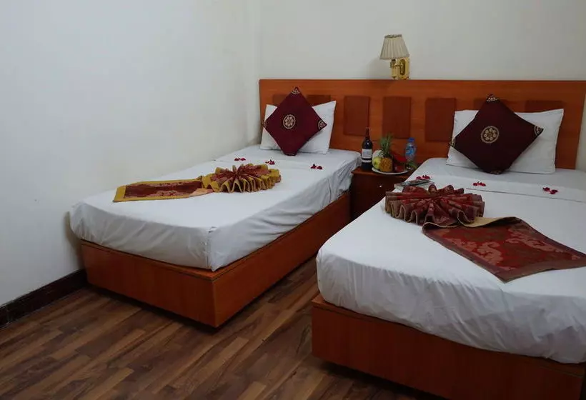 هاستل Hanoi Golden Moon Guest House & Travel