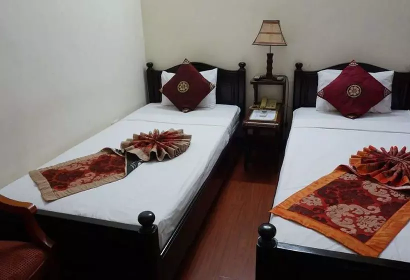 هاستل Hanoi Golden Moon Guest House & Travel
