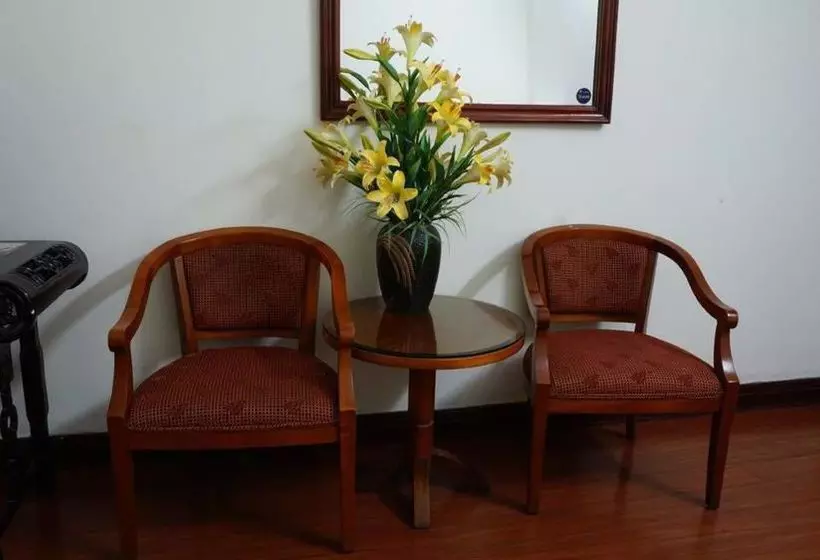 هاستل Hanoi Golden Moon Guest House & Travel