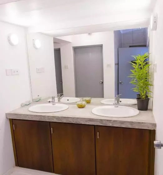 Hostel Republic At Galle Face