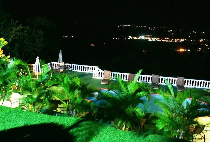 ホテル Arenal Waterfall Lodge Villas