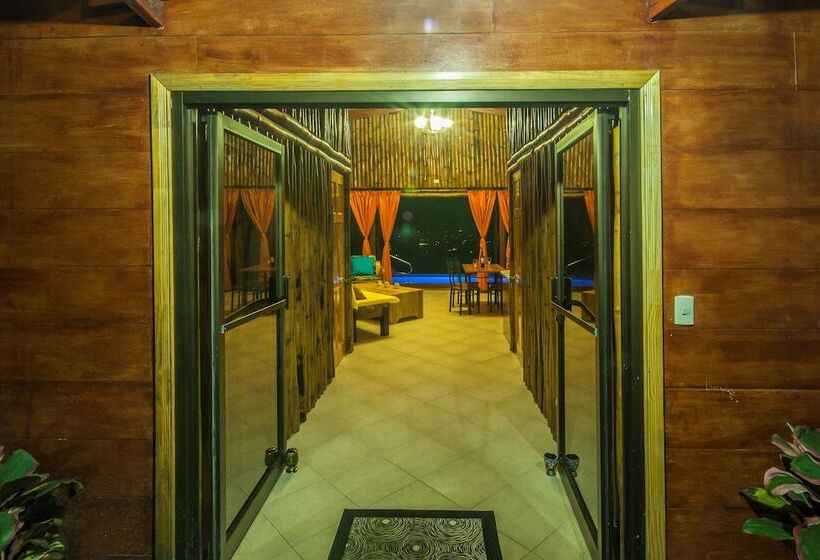 ホテル Arenal Waterfall Lodge Villas