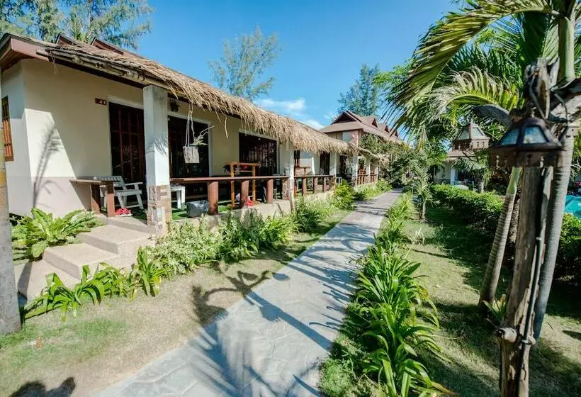 酒店 Banana Beach Resort