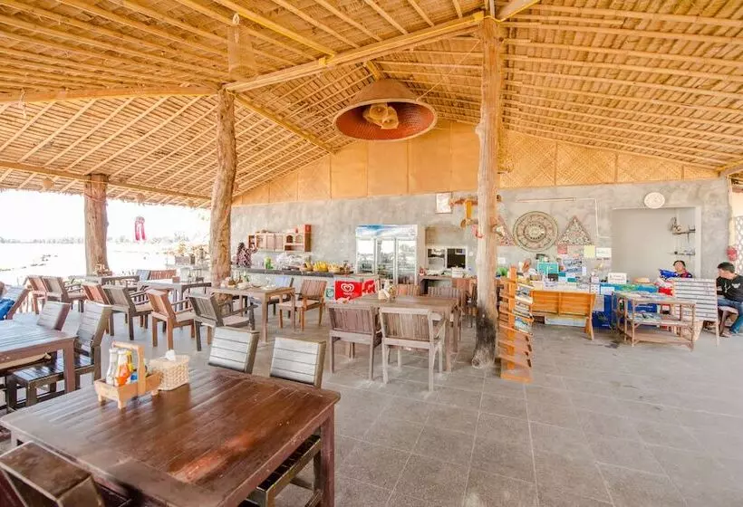 酒店 Banana Beach Resort