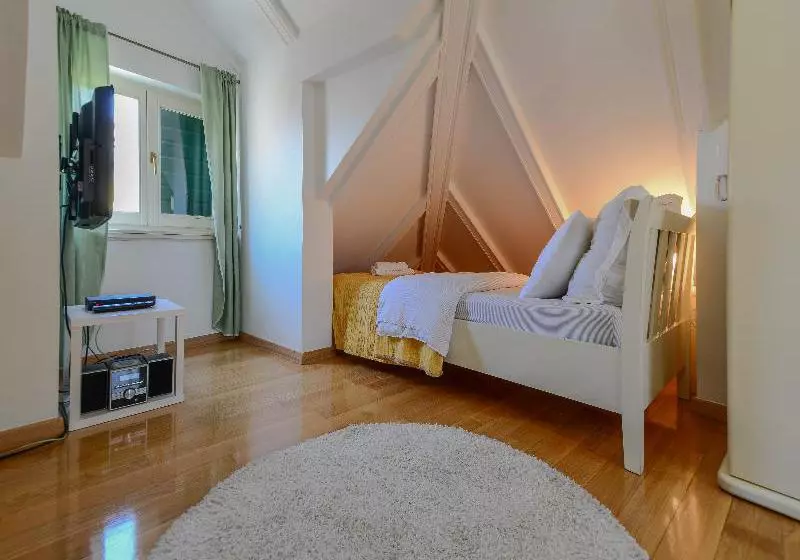 Szálloda Tri Lava Luxury Living