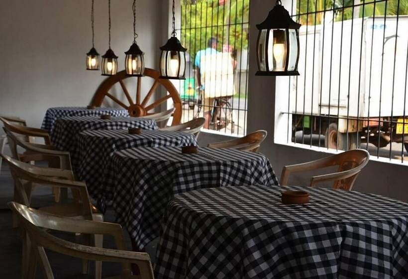 膳宿费 Golden Lodge Tangalle