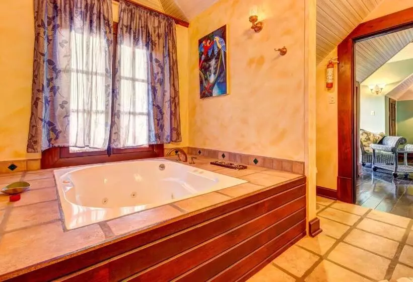 אתר נופש Toucan Suite @ Mahogany Hall