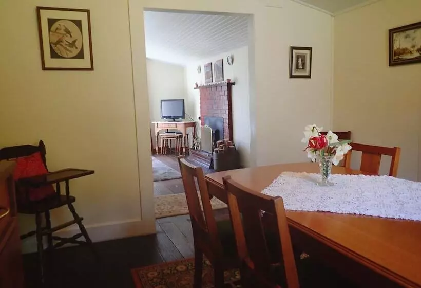 Bed and Breakfast Glenbrook House And Cottage