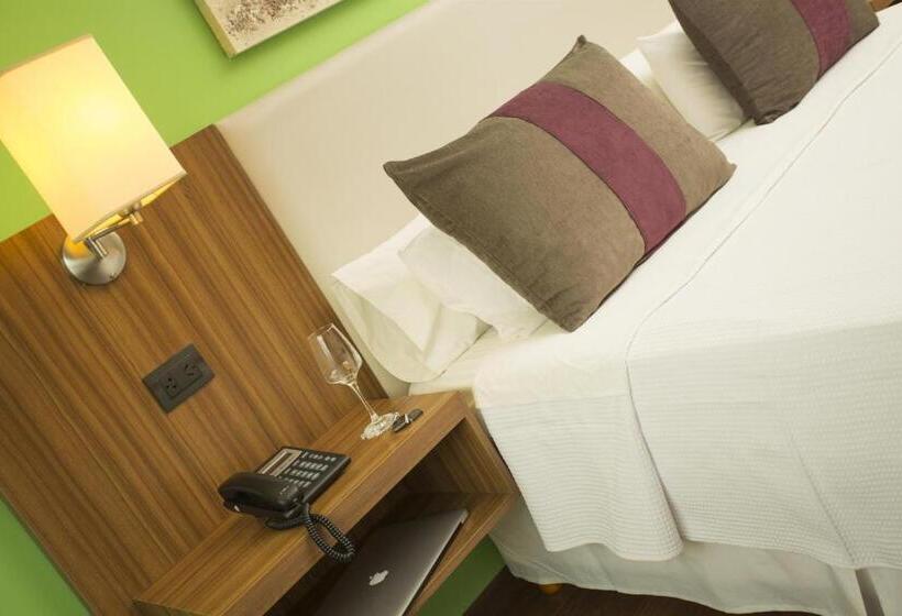 فندق Bicentenario Suites & Spa