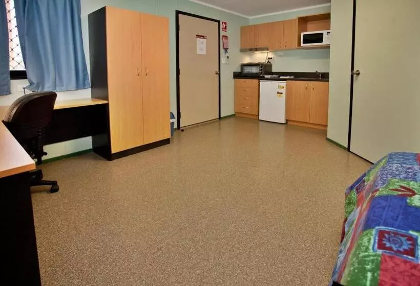 Отель Karratha Lodge