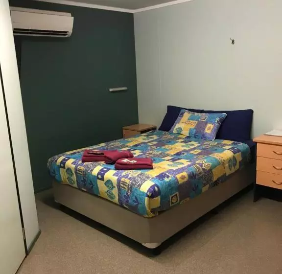 Отель Karratha Lodge