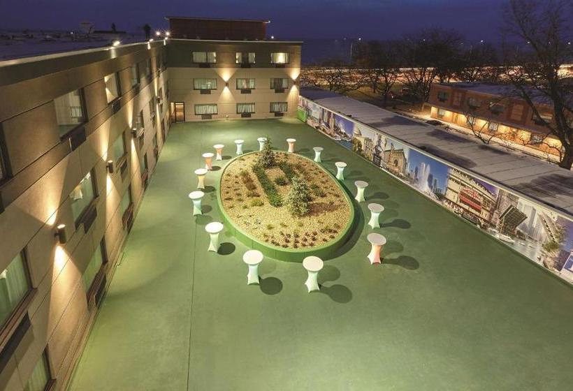Отель Best Western Plus Hyde Park Chicago