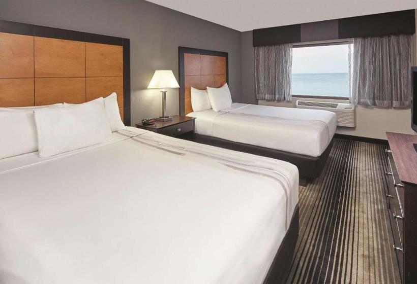 Отель Best Western Plus Hyde Park Chicago