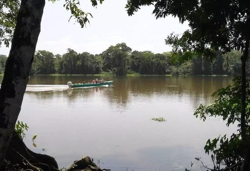 בית מלון כפרי Lirio Lodge