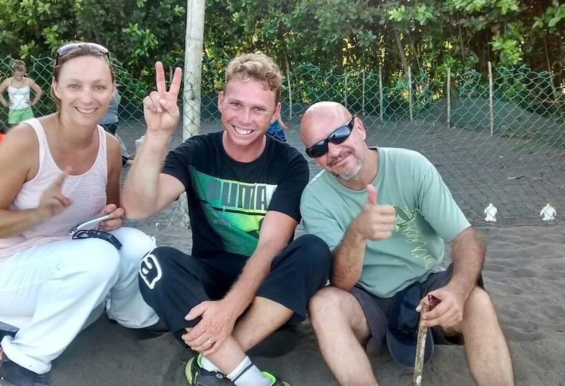 Отель Lirio Lodge