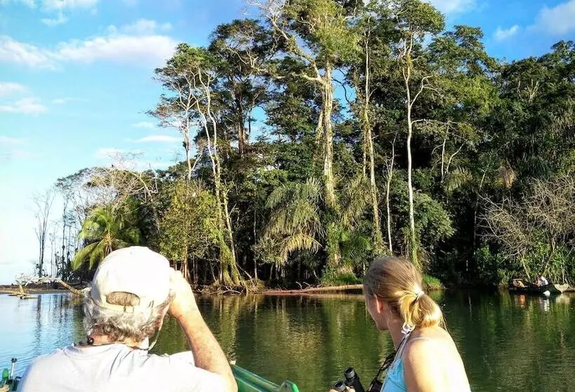 בית מלון כפרי Lirio Lodge