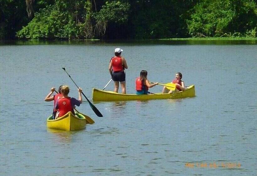 Отель Lirio Lodge