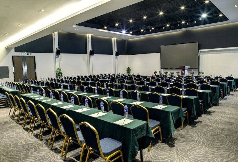 Отель Ramada Encore By Wyndham Guangzhou Panyu