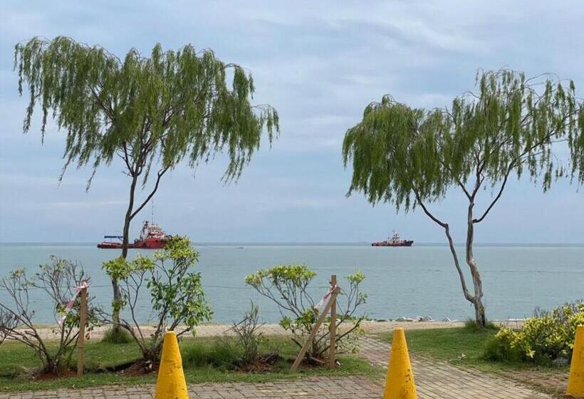 Отель Waterfront Boutique