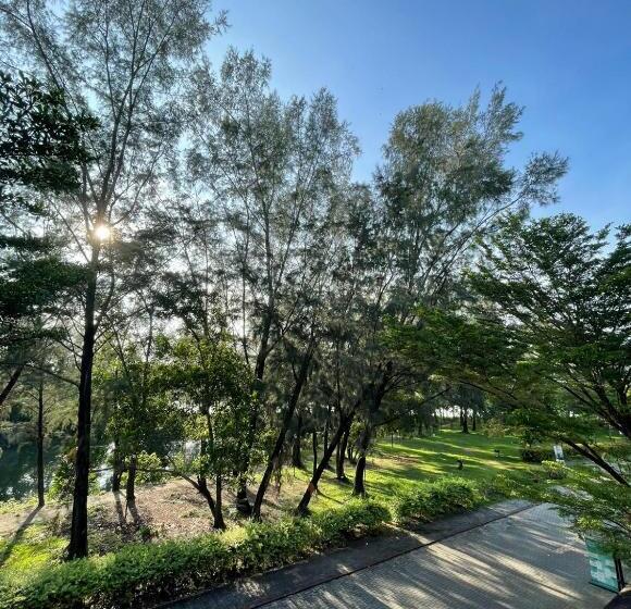 Отель Waterfront Boutique