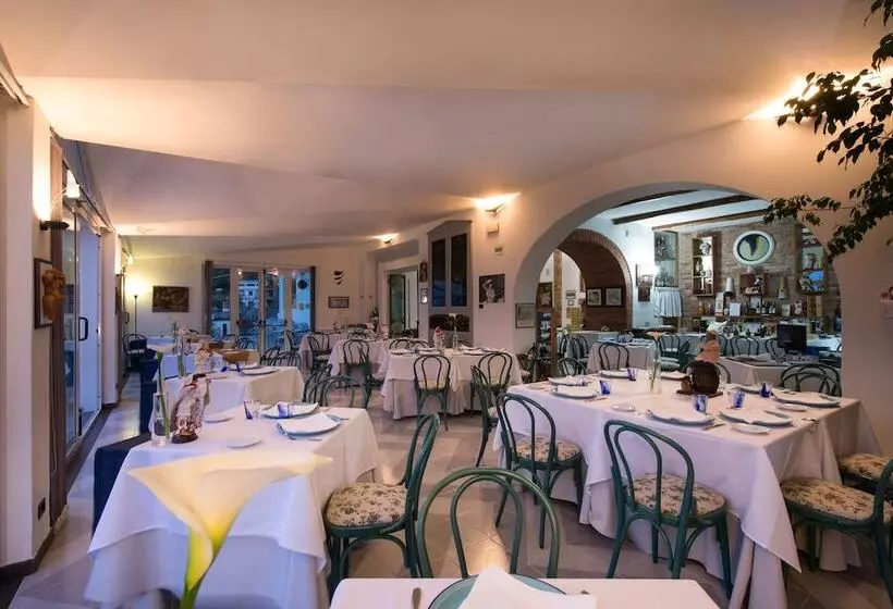 Hotelli Albergo Dipinto Baccofurore