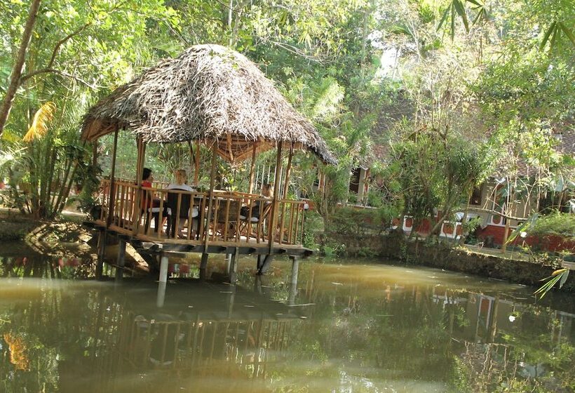 ホテル Eden Garden Ayurvedic Health Retreat