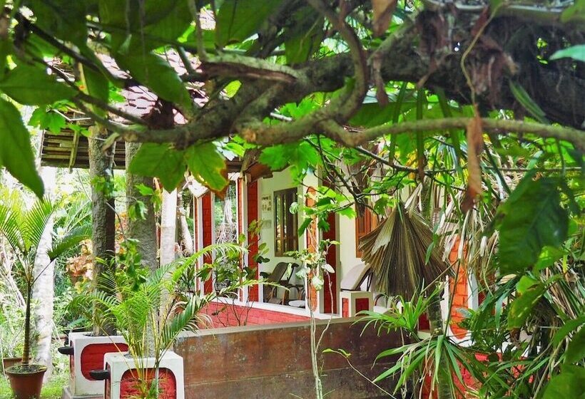 ホテル Eden Garden Ayurvedic Health Retreat